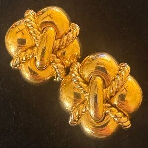 VTG CINER Gold Chunky Mobwife Earrings